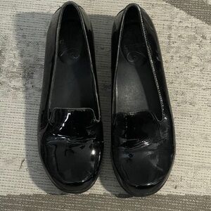 Vionic black patent leather loafers size 39